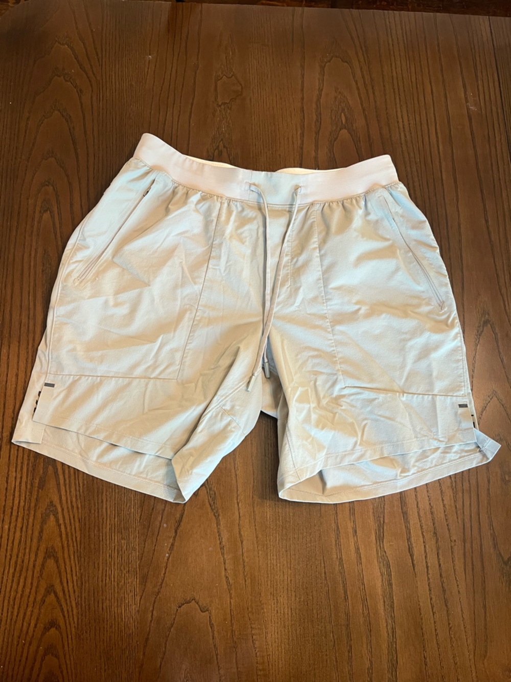 Lululemon men’s license to train shorts  tan L